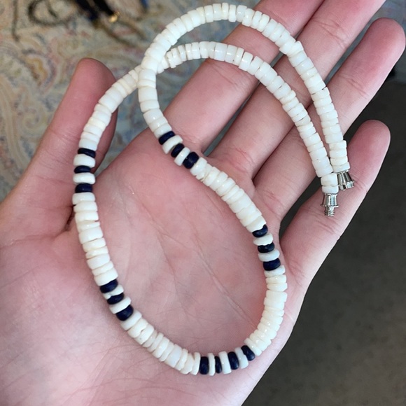 Shell Beaded Necklace - Picture 4 of 4